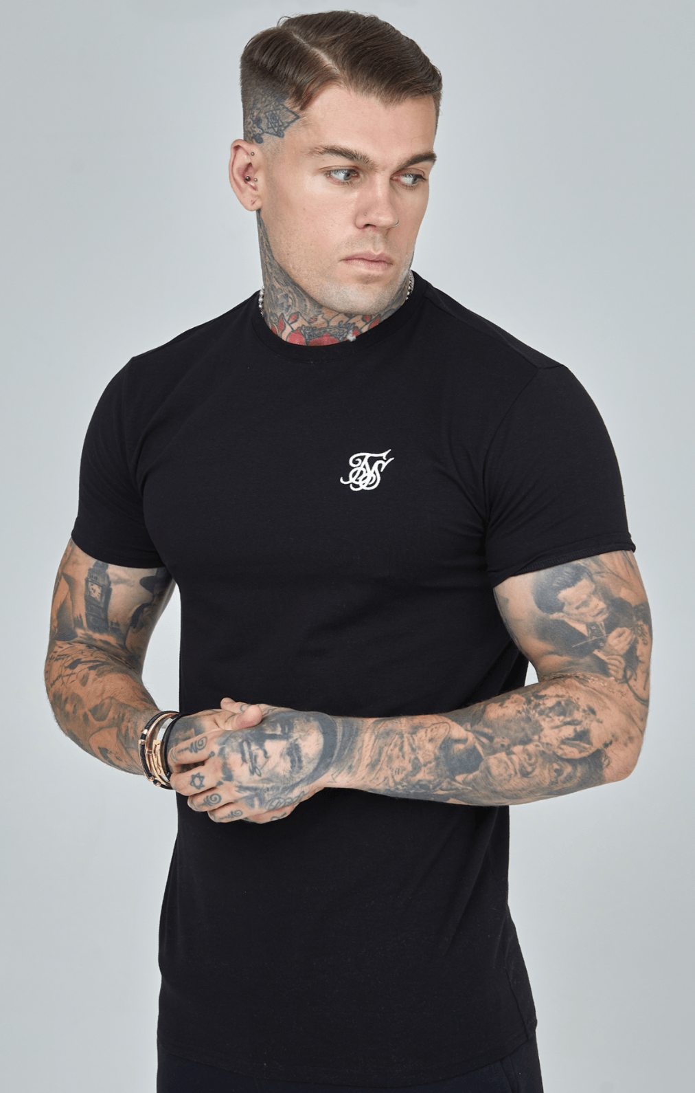 SIKSILK - POLERA SIKSILK ESSENTIALS T-SHIRT HOMBRE | Ofertitas