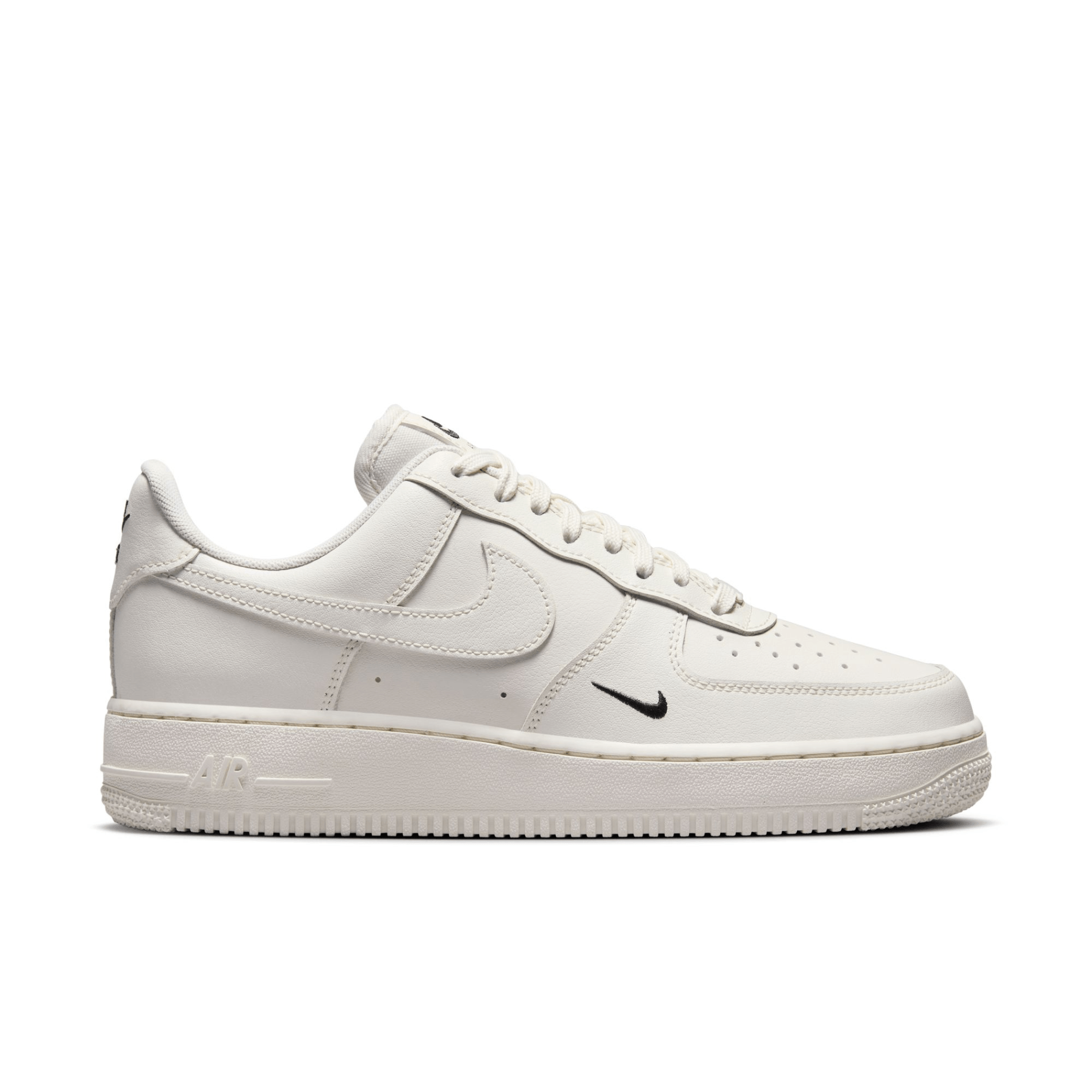 ZAPATILLA NIKE WMNS AIR FORCE 1 '07 ESS MUJER - The Line