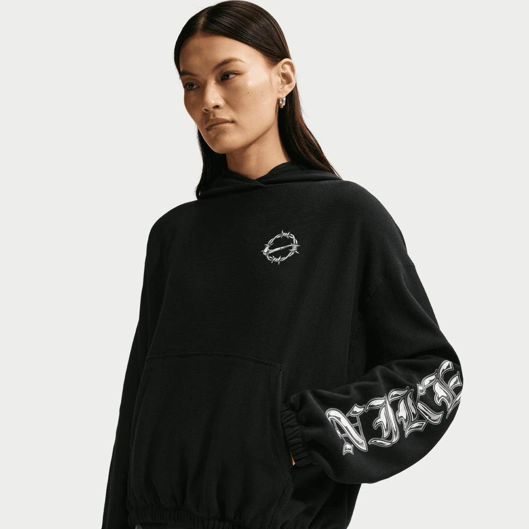 POLERON NIKE W NSW STREET GFX PO HDY SP26 MUJER