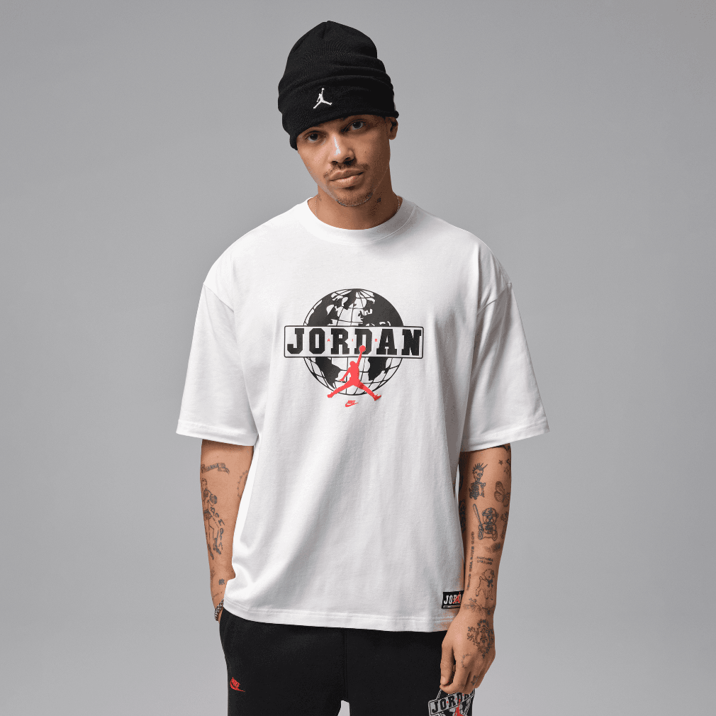 POLERA JORDAN M J GLOBE GFX OVSZ SS CREW HOMBRE