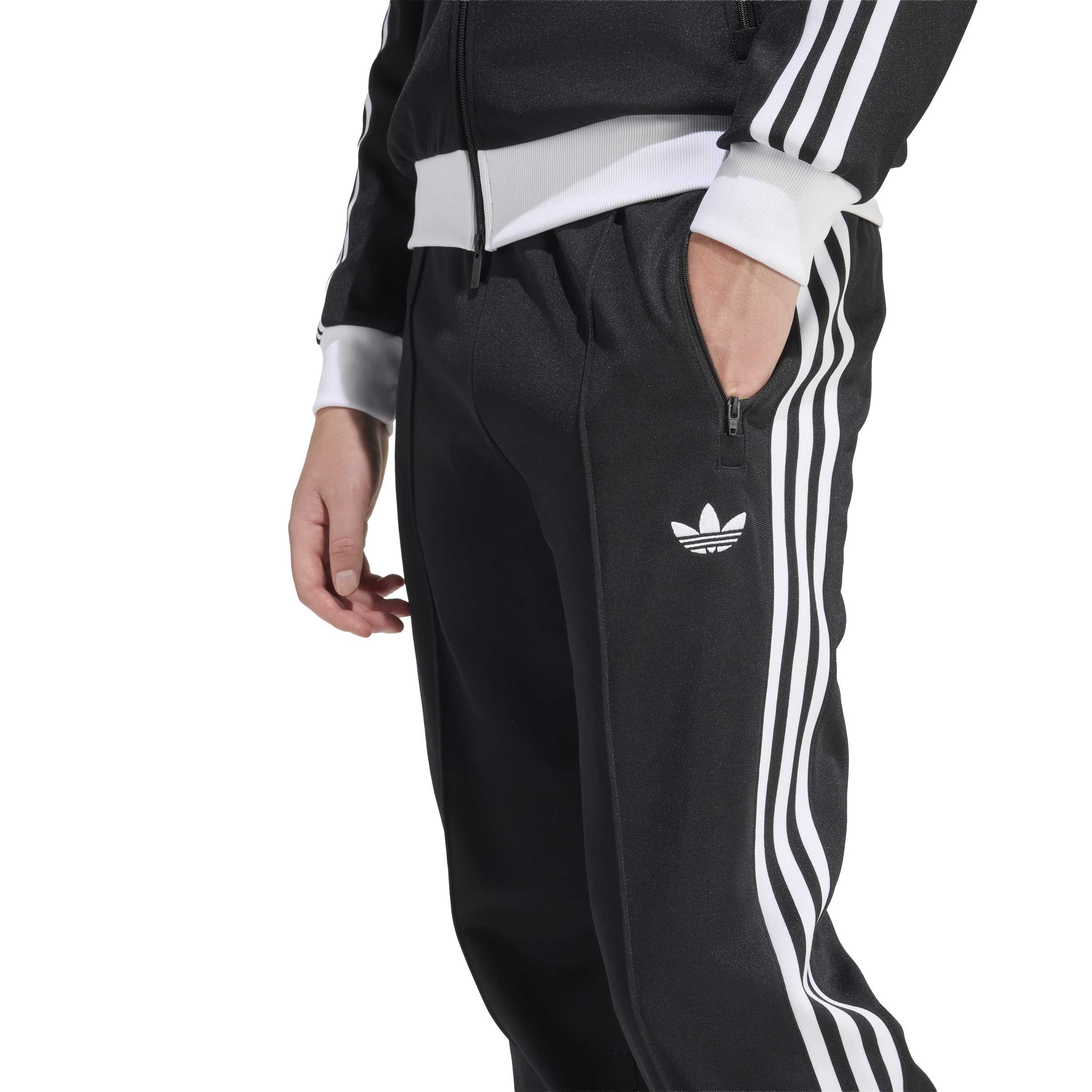 KE3530_5_APPAREL_On-